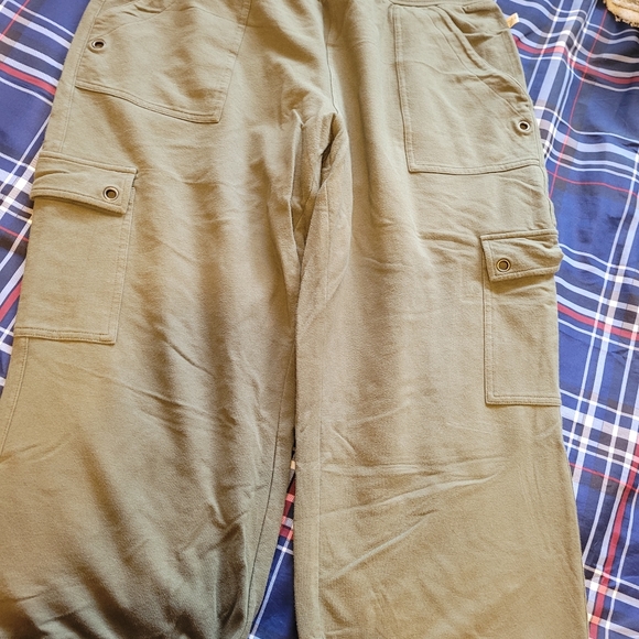 2piece capri set - Picture 4 of 5